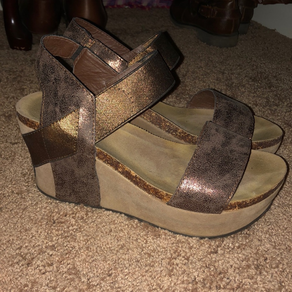 Rose gold wedges